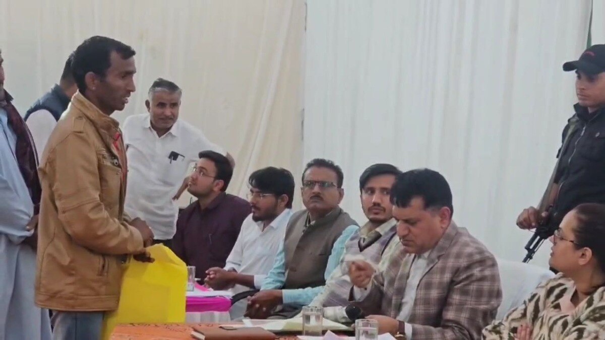 कलेक्टर टीना डाबी से शख्स ने मांगा हेलीकॉप्टर