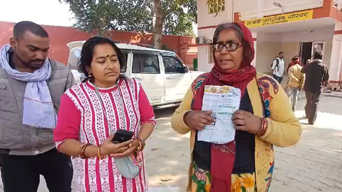 अपनों की तलाश में पोस्टमार्टम हाउस पहुंचे परिजन. (Photo: Aajtak)