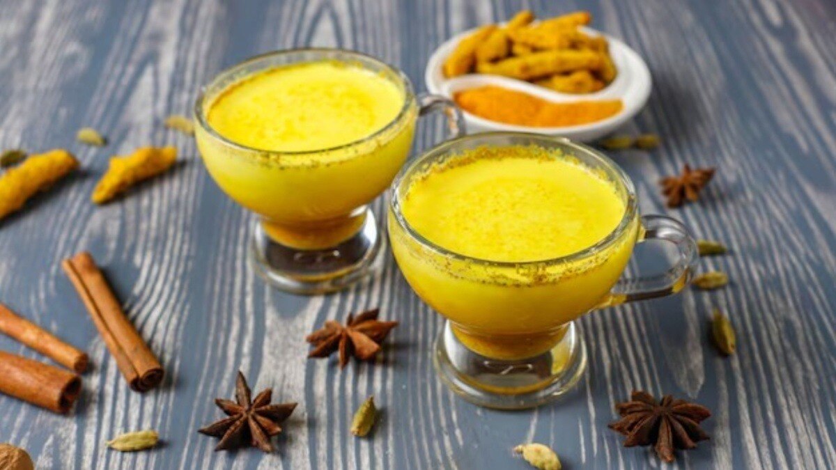 हल्दी से बनी हर्बल ड्रिंक