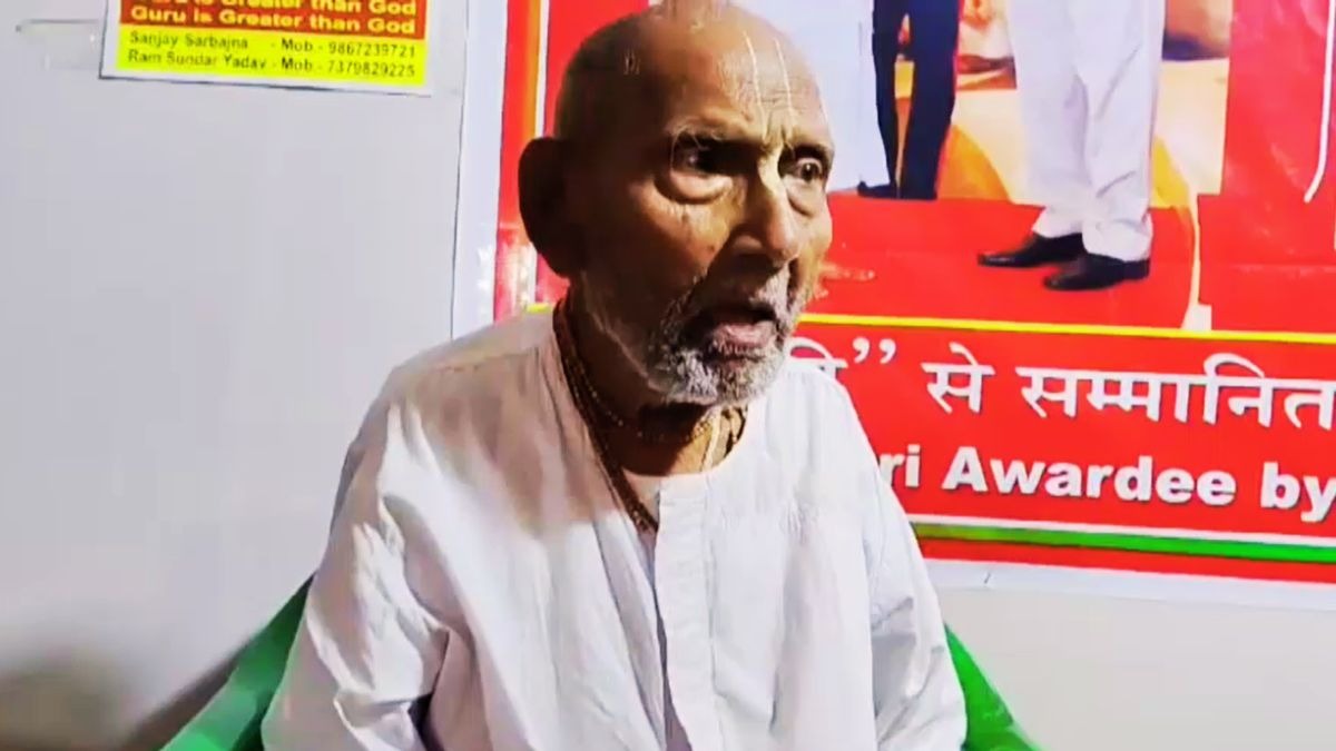 कुंभ में पहुंचे 129 साल के स्वामी शिवानंद. (Photo: Aajtak)