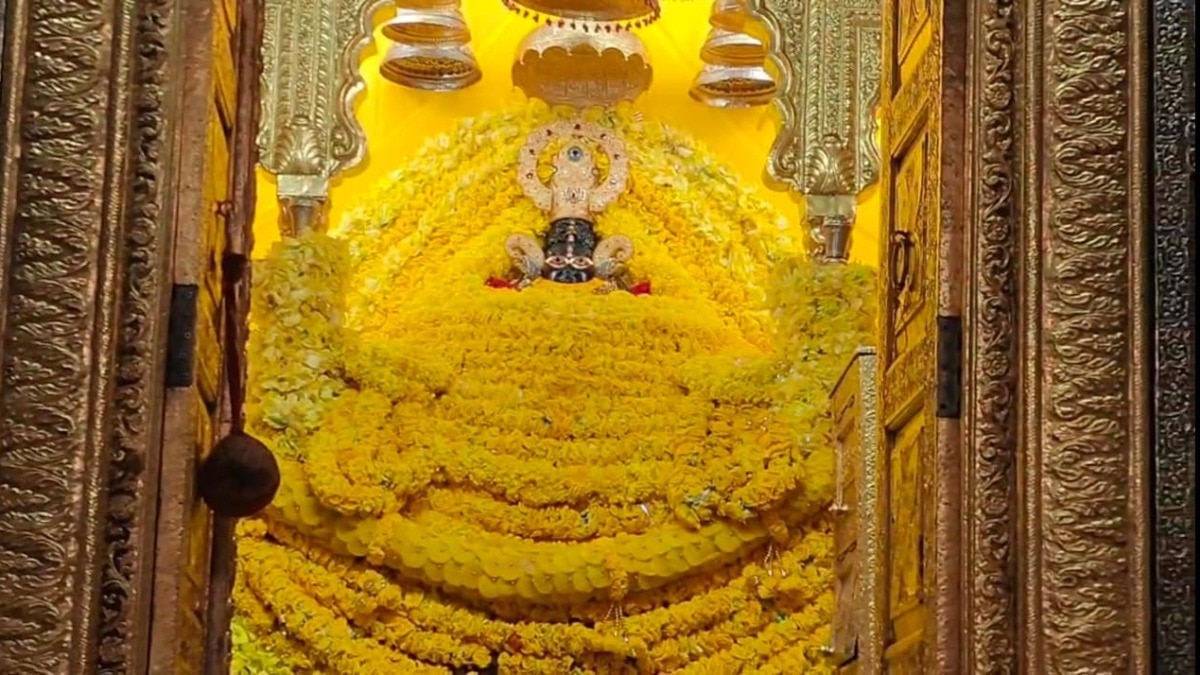 मंदिर में विशेष सजावट.