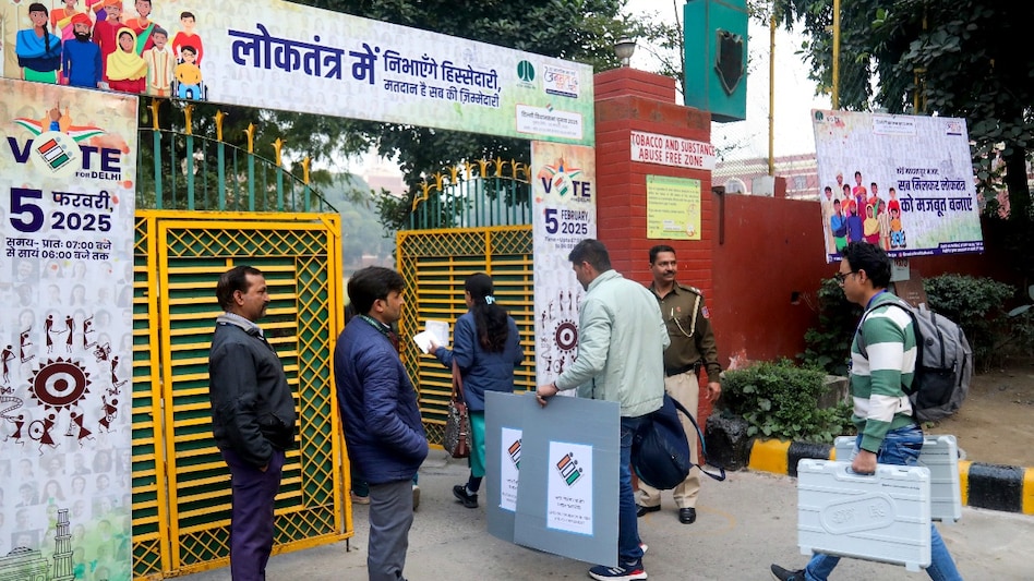 Delhi Election Arvind Kejriwal - दिल्ली की 70 सीटों पर वोटिंग आज, 1.56 करोड़ वोटर्स करेंगे 699 उम्मीदवारों की किस्मत का फैसला - Delhi Assembly Election Voting Arvind Kejriwal Aam Aadmi ...