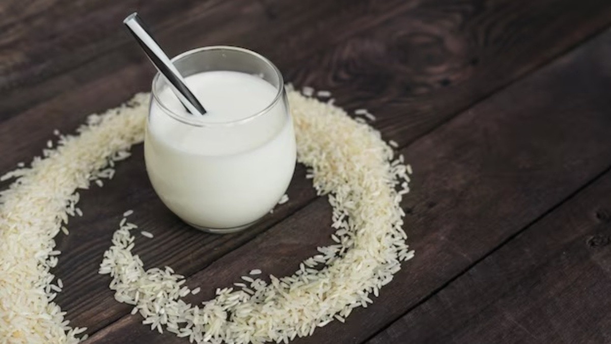 Rice Water Benefits For Health: बाल-स्किन के लिए ही नहीं ओवरऑल हेल्थ के लिए फायदेमंद है चावल का पानी