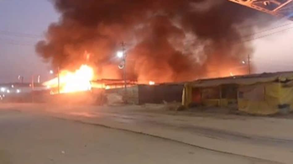 कई शिविरों में फिर लगी आग