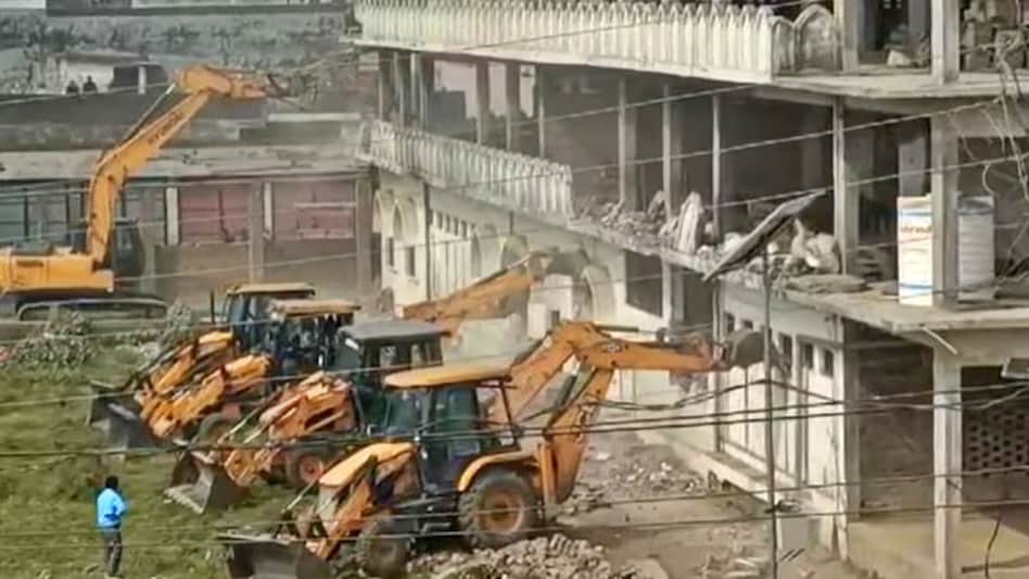 कुशीनगर मस्जिद पर बुलडोजर एक्शन