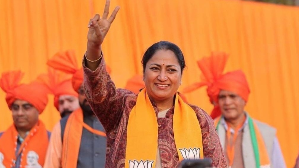 रेखा गुप्ता के सिर सजा दिल्ली CM का ताज