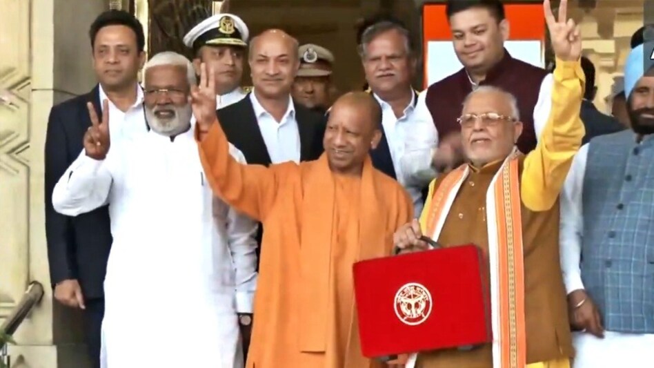 उत्तर प्रदेश सरकार का बजट हुआ पेश, जानिए क्या-क्या हुए बड़े एलान ? 2 उत्तर प्रदेश