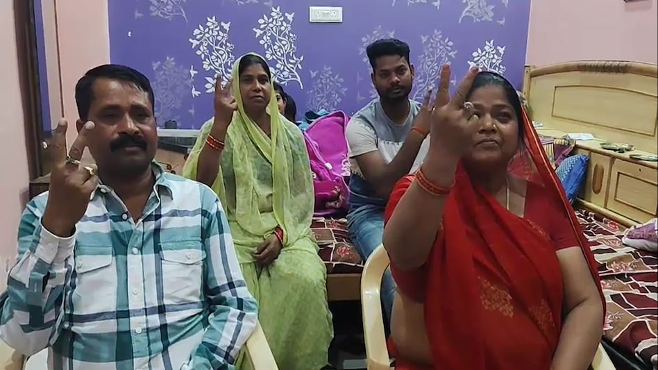 MahaKumbh navik earnd 30 crore - 45 दिन में 30 करोड़ की कमाई... कौन हैं प्रयागराज के पिंटू, जिनकी CM योगी ने खुद की तारीफ - Maha Kumbh sailor family earned 30