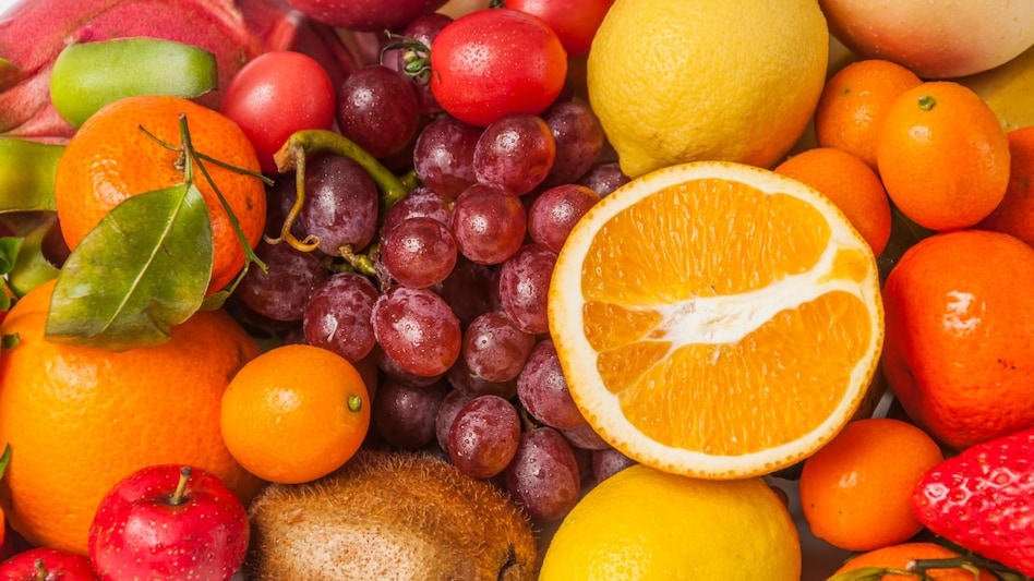 गलत समय पर फल खाने से हो सकता है नुकसान, जानें सही वक्त और तरीका - what is  the best time to eat fruits why should you avoid them in the evening