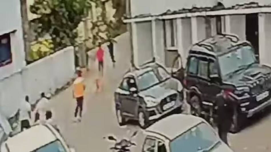 सीसीटीवी में नजर आ रहे हमलावर