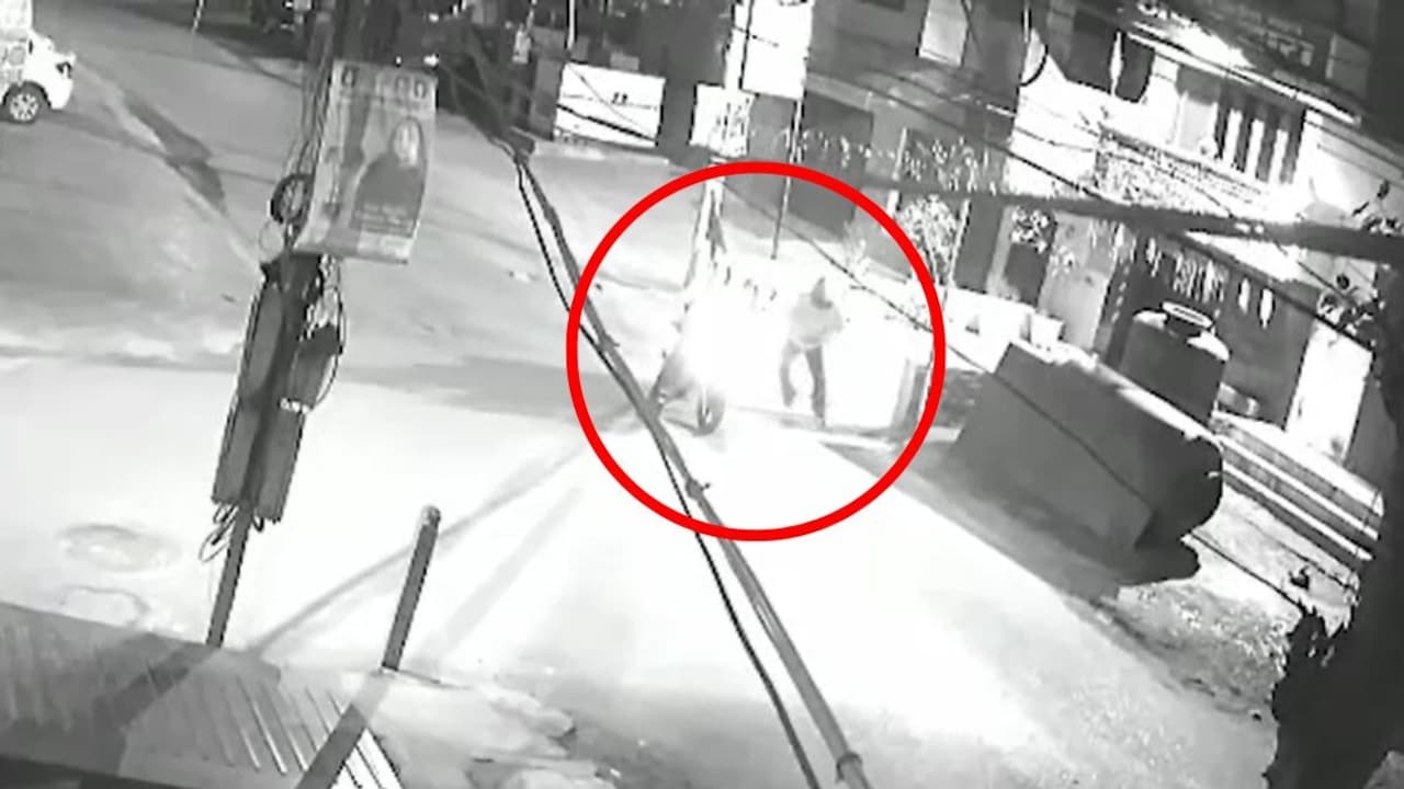 Amritsar: मंदिर में ग्रेनेड हमले के 48 घंटे के अंदर पुलिस ने सुलझाया मामला, देखिए तस्वीरें 5 मंदिर में ग्रेनेड हमले