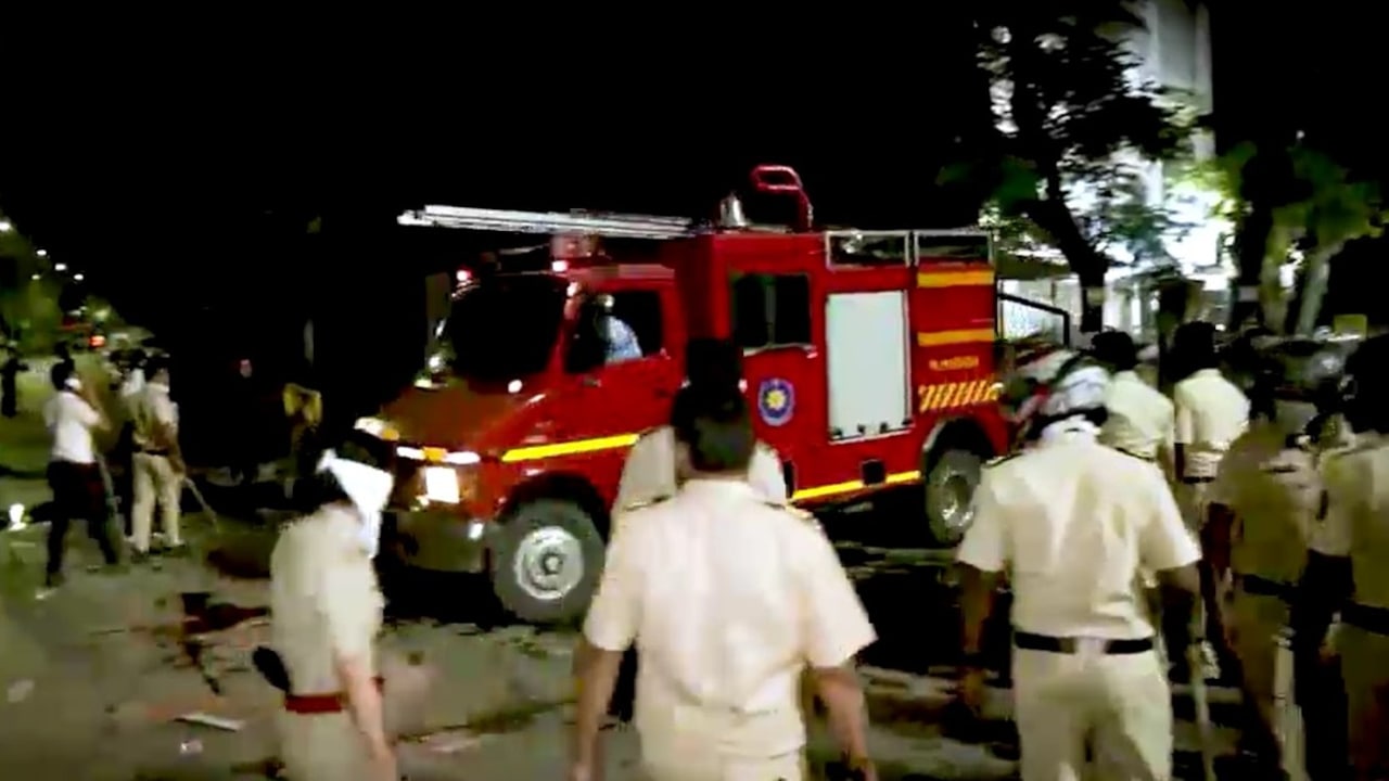 नागपुर हिंसा में हुआ बड़ा खुलासा...महिला पुलिसकर्मियों से हुई थी बदसलूकी, मास्टरमाइंड का हुआ पर्दाफाश ! 2 नागपुर हिंसा