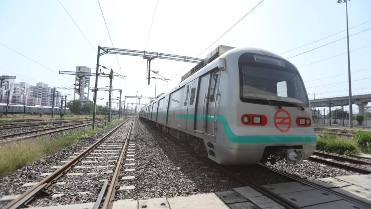 दिल्ली वालों की मौज: मेट्रो के 3 नए कॉरिडोर को केंद्र की हरी झंडी दिल्ली वालों की मौज: मेट्रो के 3 नए कॉरिडोर को केंद्र की हरी झंडी