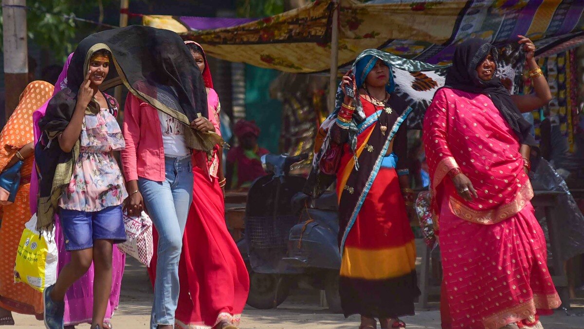 दिल्ली में झुलसा देने वाली गर्मी का कहर, 40 डिग्री के पार पहुंचा तापमान