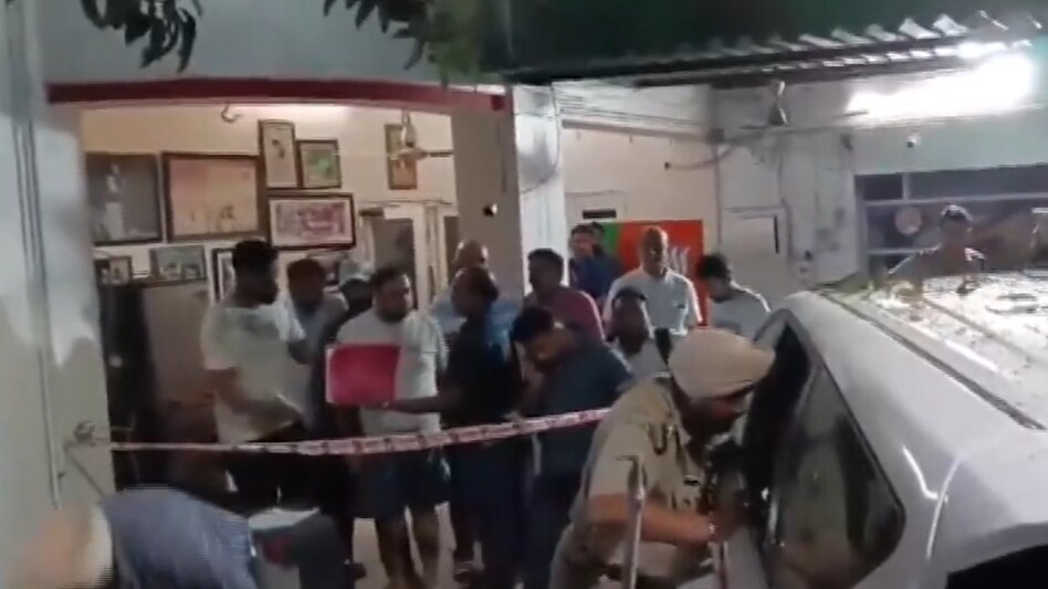 पंजाब में BJP नेता के घर में ग्रेनेड अटैक, बीजेपी ने पंजाब सरकार पर उठाए सवाल 2 पंजाब में BJP नेता के घर में ग्रेनेड अटैक