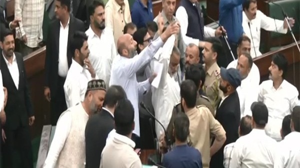 जम्मू-कश्मीर विधानसभा में हंगामा!