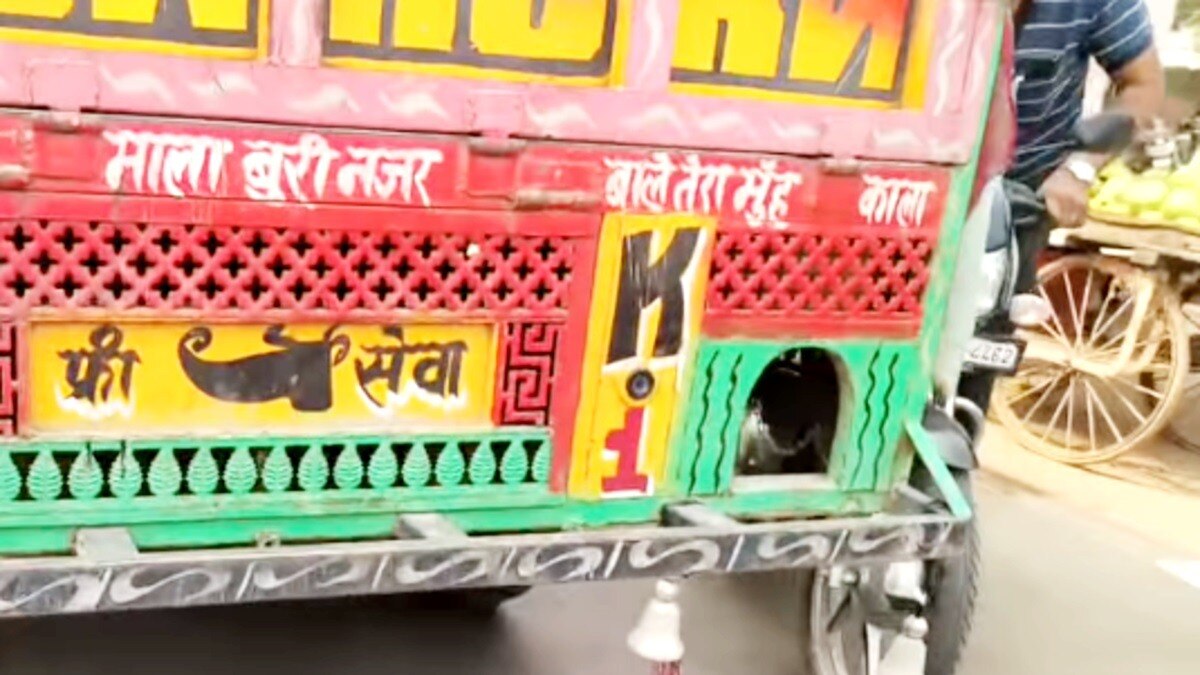 पुलिस ने भागते समय पकड़ा लोडिंग वाहन.