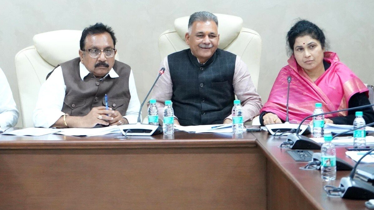 50% से कम रिजल्ट देने वाले प्रिंसिपल और टीचर्स का फौरन ट्रांसफर करो, MP में मंत्री शाह ने दिखाए सख्त तेवर