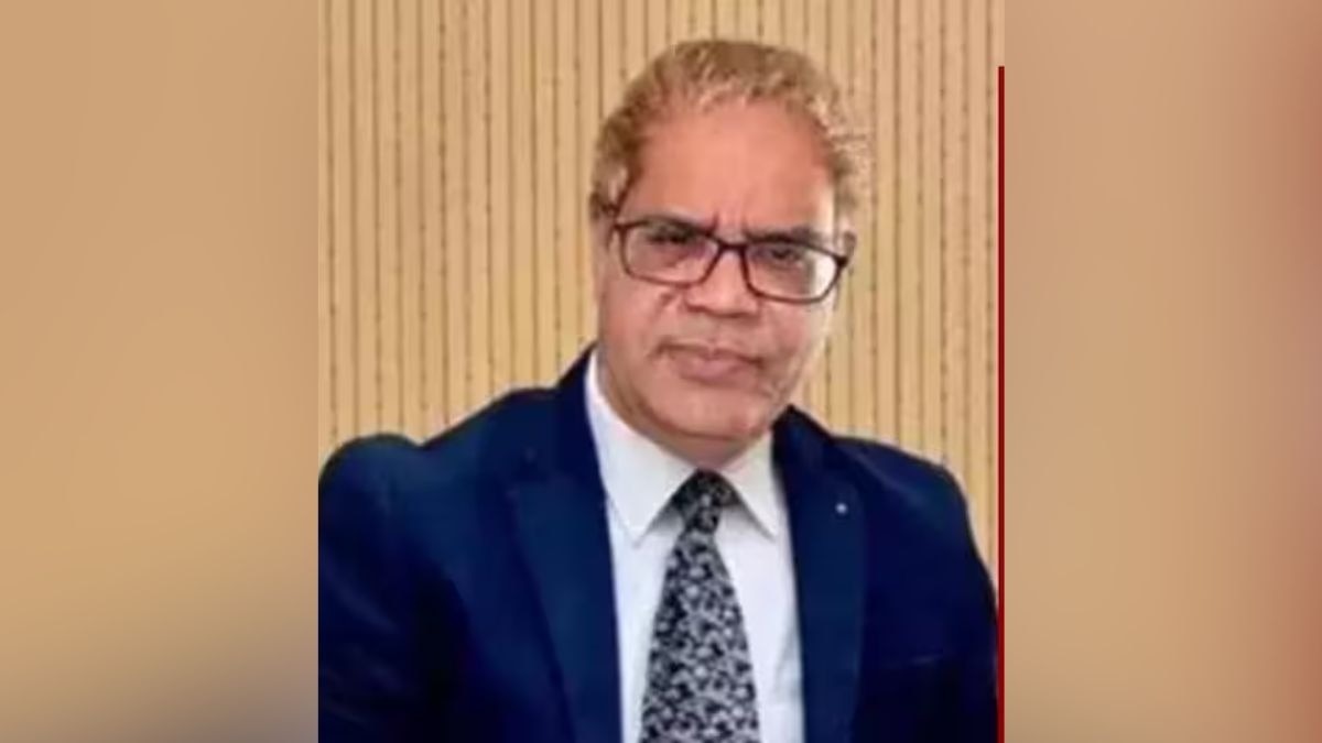 आरोपी नरेंद्र यादव, जो खुद को ब्रिटेन का डॉक्टर बताकर दमोह में करता था सर्जरी. (File)