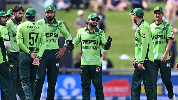 Pakistan Cricket: पाकिस्तान क्रिकेट में हलचल... T20 टीम से बाहर किए जाने पर मोहम्मद रिजवान खफा, छोड़ सकते हैं कप्तानी