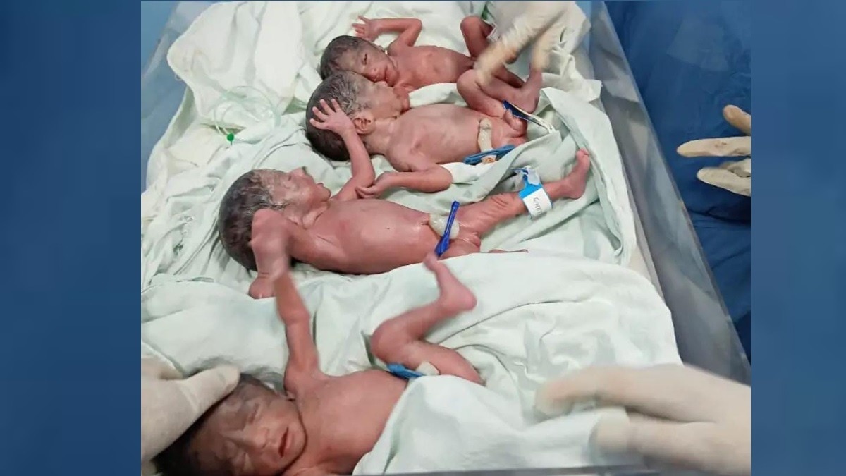 मां ने एक साथ दिया चार बच्चों को जन्म.