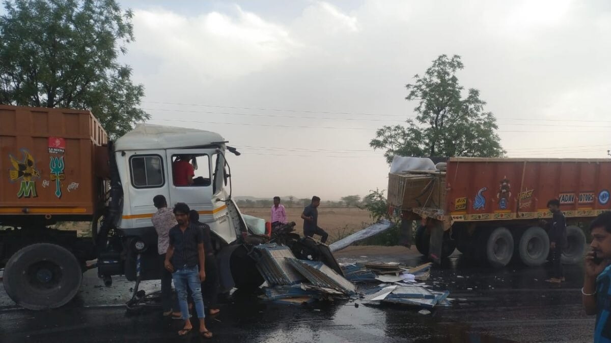 राजस्थान के दूदू में आपस में टकराए कई वाहन. (Photo: Aajtak)