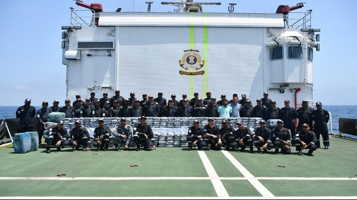 समुद्र में पकड़े गए 1800 करोड़ के ड्रग्स, रातभर चला एंटी नारकोटिक्स ऑपरेशन