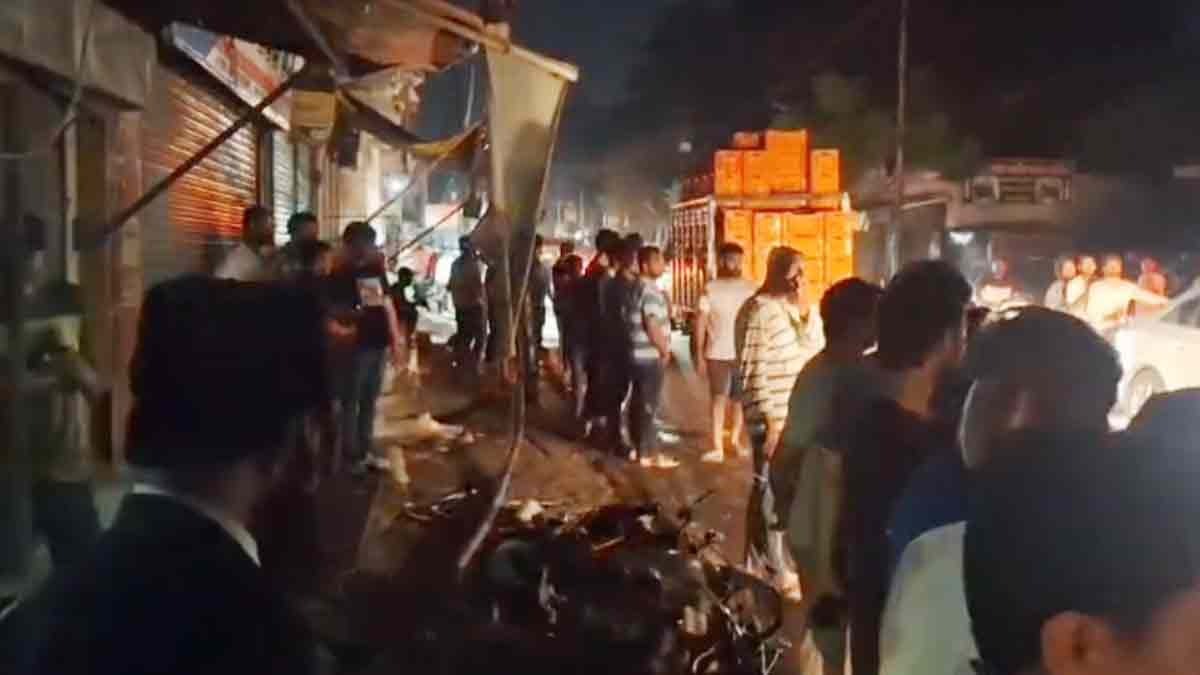 नशे में धुत ट्रक ड्राइवर ने कई वाहनों को टक्कर मारी