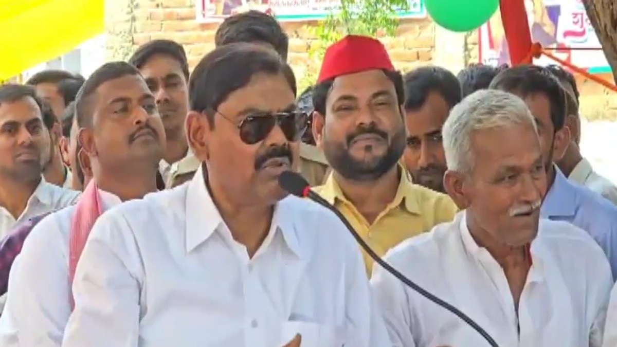 सपा नेता इंद्रजीत सरोज का विवादित बयान