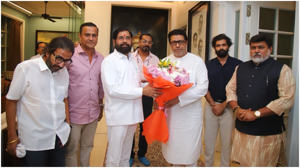 एकनाथ शिंदे ने राज ठाकरे से उनके निवास शिव तीर्थ पर मुलाकात की. (Photo: X/@EknathShinde)