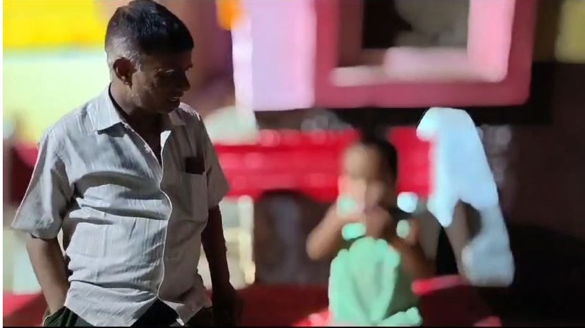 जालौन में एक सरकारी अस्पताल में अजीबो-गरीब मामला सामने आया है.