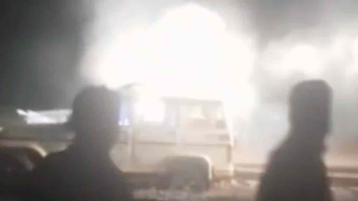 बुंदेलखंड एक्सप्रेस बोलेरो से टकराई 