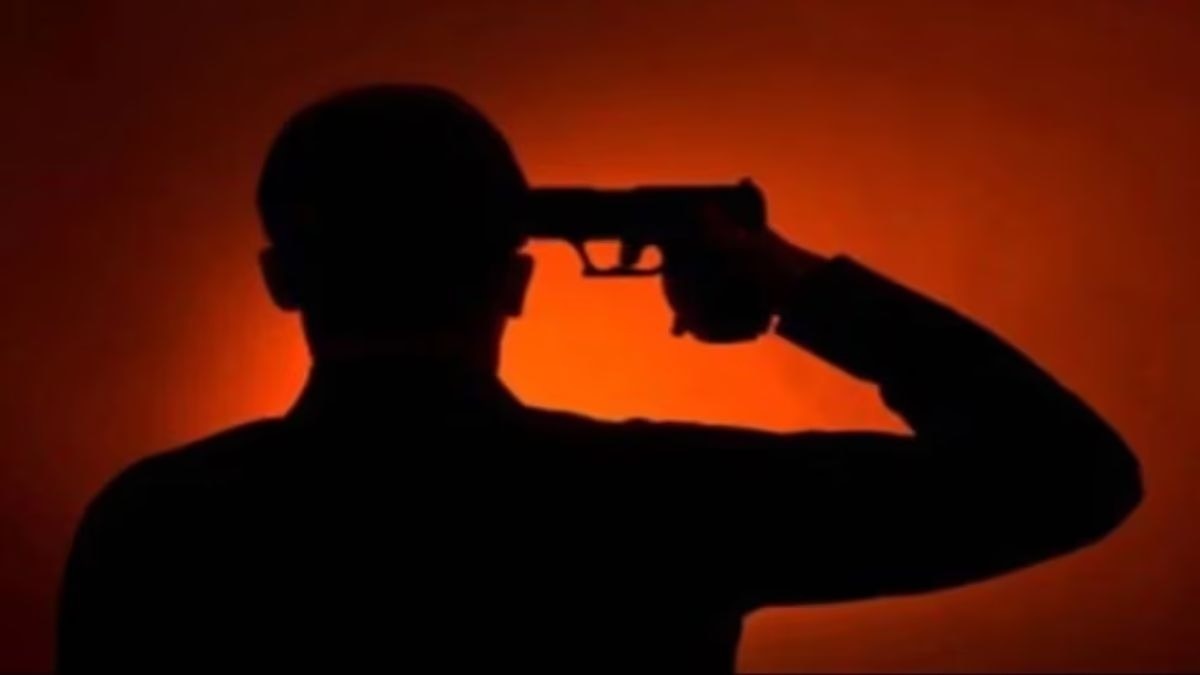 शेयर मार्केट में डूबा पैसा तो पत्नी-बच्चों के सामने शख्स ने खुद को मार ली गोली... गंभीर हालत में अस्पताल में कराया भर्ती