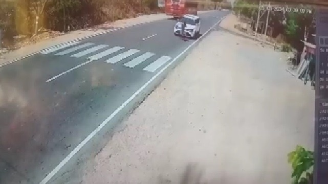 ललितपुर में सड़क हादसे में युवक की मौत