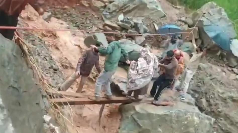 जम्मू-कश्मीर में आसमान से आई आफत, रामबन में बादल फटने से भारी तबाही, 3 की मौत, 100 से ज्यादा लोग बचाए गए - Cloudburst wreaks havoc in Ramban Jammu and Kashmir 3