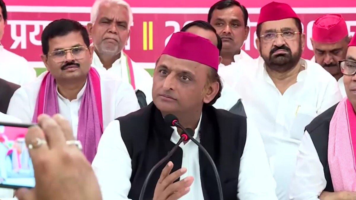 'तो सड़कों पर तलवारें और राइफलें घूम रहीं होती...', निशिकांत दुबे के बयान पर अखिलेश की तीखी प्रतिक्रिया