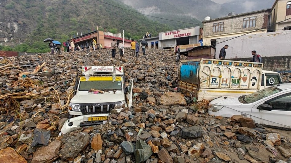 रामबन में तबाही से जगह-जगह बर्बादी का मंजर, जानिए कब तक होंगी सड़कें बहाली? 2 रामबन (Photo: PTI)