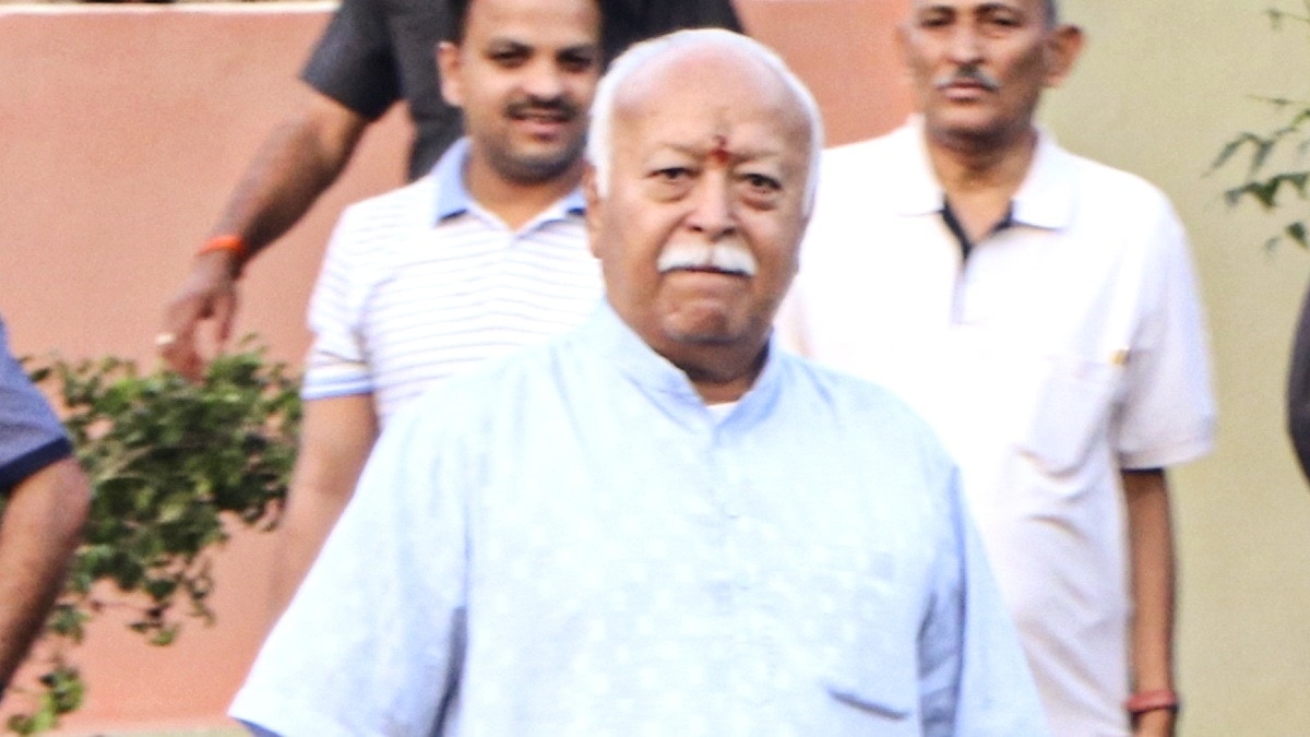 RSS चीफ मोहन भागवत एक बाल स्वयंसेवक के घर क्यों पहुंचे! क्या संदेश देना चाहता है संघ?
