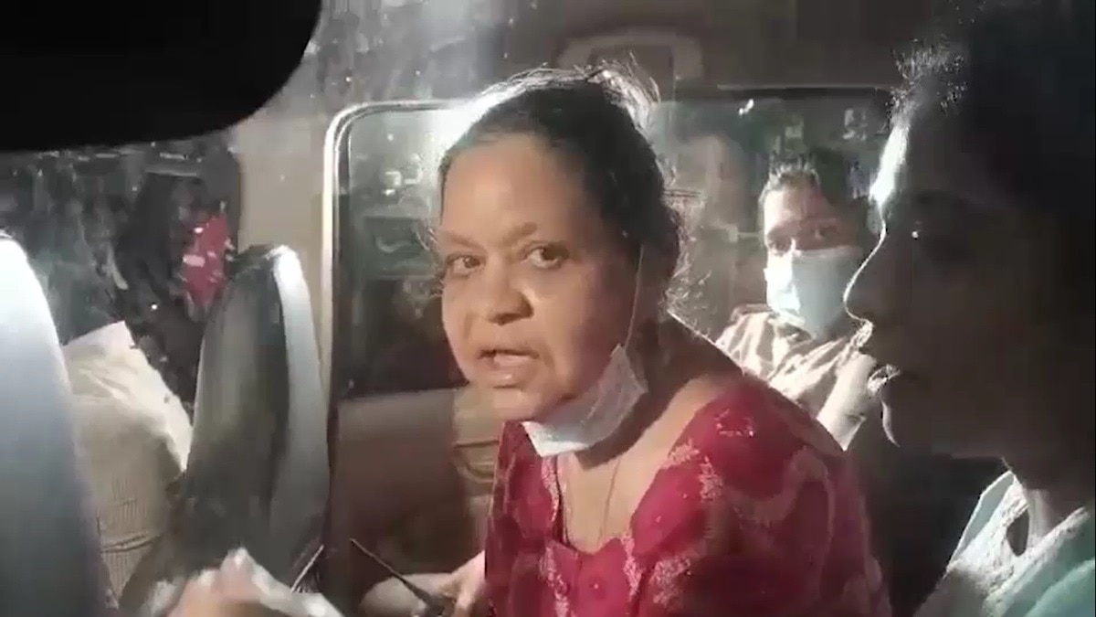 'गर्दन की नस कटने पर कैसे होती है मौत...', पूर्व DGP की हत्या से पहले पत्नी ने फोन में किया था सर्च