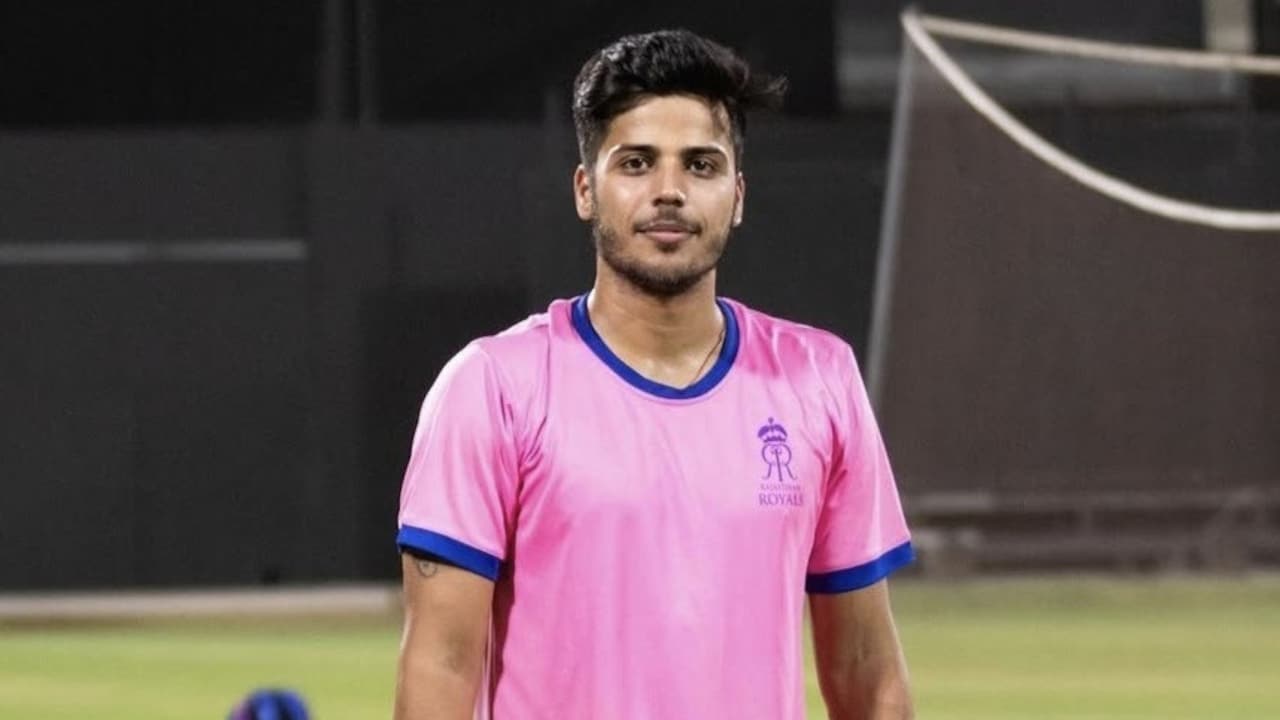 IPL क्रिकेटर अमित मिश्रा बुरे फंसे, मॉडल पत्नी ने दर्ज करवाया घरेलू हिंसा और दहेज का केस... जानें पूरा मामला - former ipl cricketer amit mishra wife garima tiwari ...