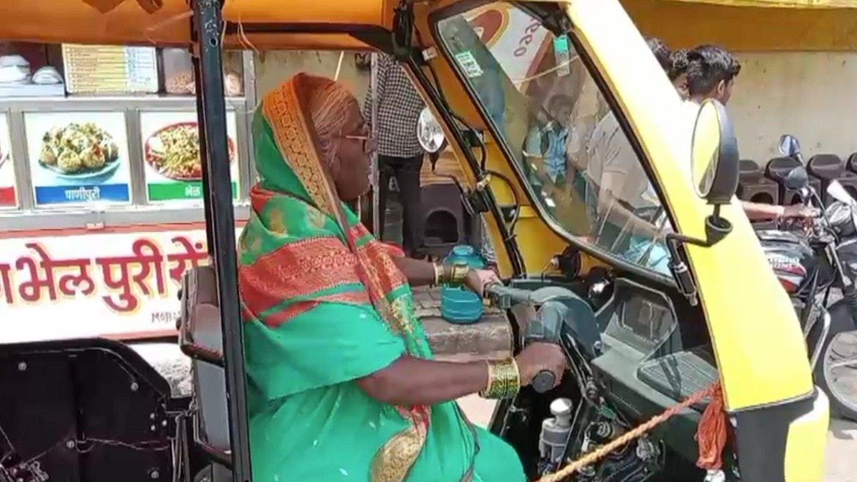 बेटे की परवरिश, घर चलाने का बोझ.... 65 साल की बुजुर्ग दादी रिक्शा चलाने को मजबूर