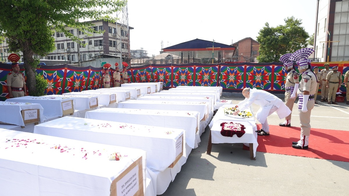 पहलगाम आतंकी हमले में मारे गए लोगों को अमित शाह ने दी श्रद्धांजलि