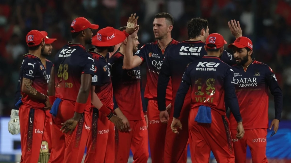 RCB Players Celebrate a Wicket