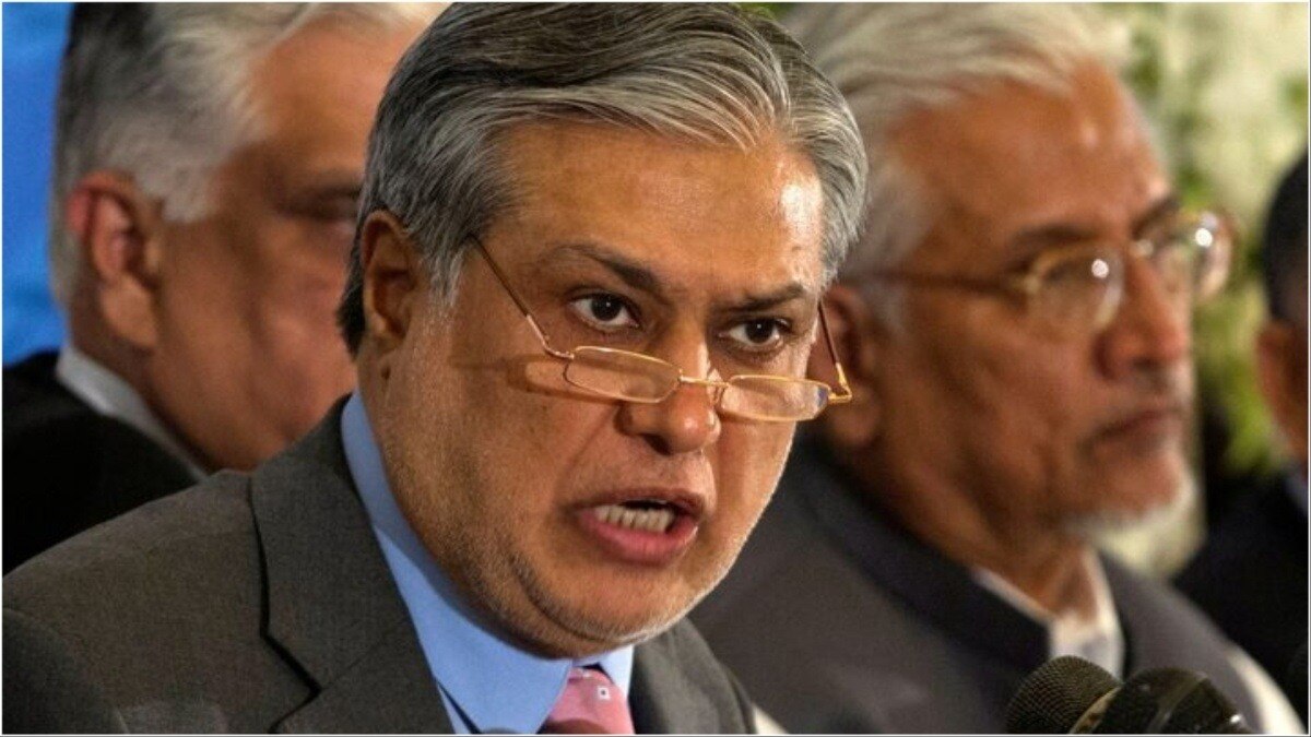 पाकिस्तान के विदेश मंत्री इशाक डार ने पहलगाम आतंकियों को स्वतंत्रता सेनानी बताया है (Photo- Reuters)