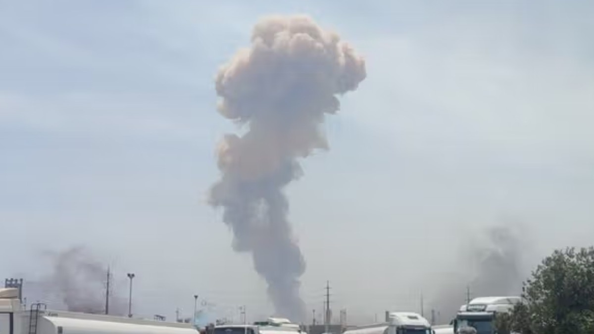 ईरान के बंदर अब्बास शहर के राजई बंदरगाह पर भीषण धमाका, 281 लोग घायल