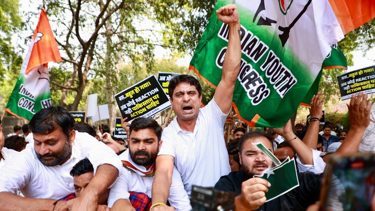 यूथ कांग्रेेस ने दिल्ली में किया प्रदर्शन