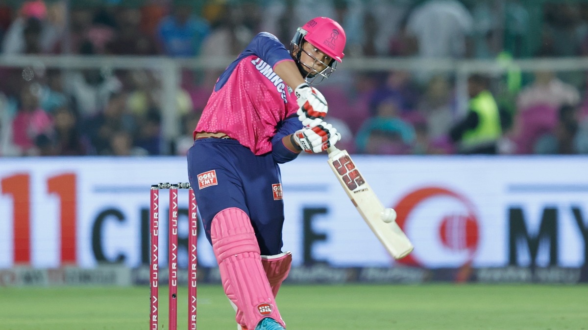 14 साल के वैभव सूर्यवंशी ने 35 गेंदों में जड़ा शतक. 