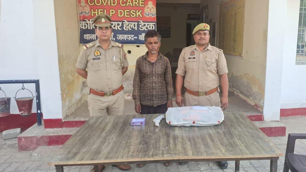 पुलिस की गिरफ्त में आरोपी.