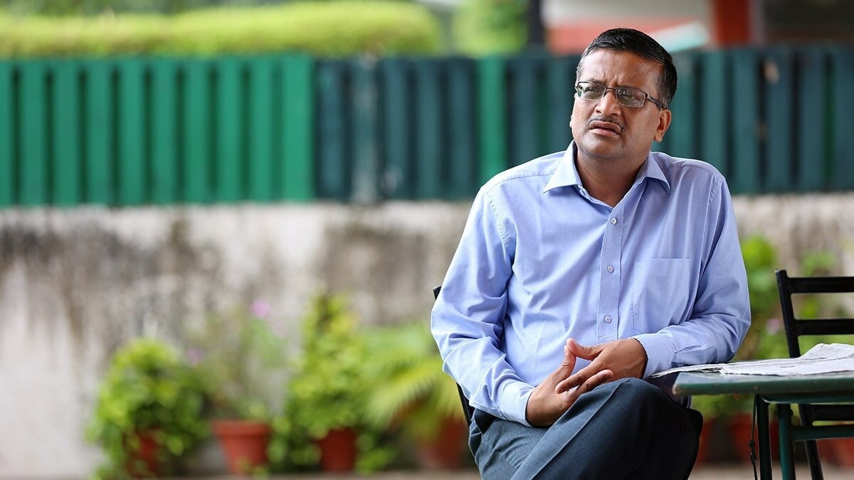 अब नहीं होगा अशोक खेमका का तबादला, आज हो रहे रिटायर, 33 साल में 57 बार हुए ट्रांसफर - IAS Officer Ashok Khemka Transferred 57 Times In His Career Retires ntc - AajTak
