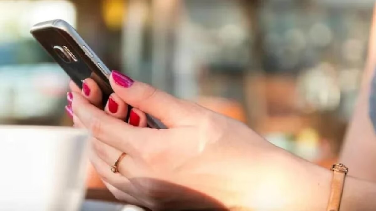 बड़ा पद दिलाने का लालच और अभद्र भाषा में बातचीत... MP कांग्रेस की महिला कार्यकर्ताओं को AICC के नाम से मिल रहे कॉल, अलर्ट जारी